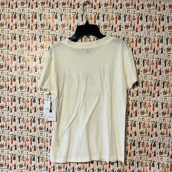 Kind Words Cost Nothing top 🖤 - Picture 3 of 5